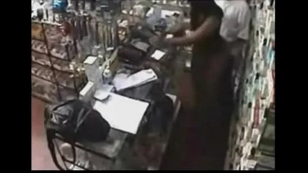 Store Real ! Employee getting a Blowjob Behind the Counter beste klipp