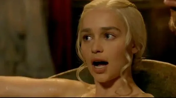 بڑے Emilia Clarke Game of Thrones S03 E08 بہترین کلپس