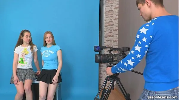 Grote Lora and Jazzy seduce cameraman beste clips