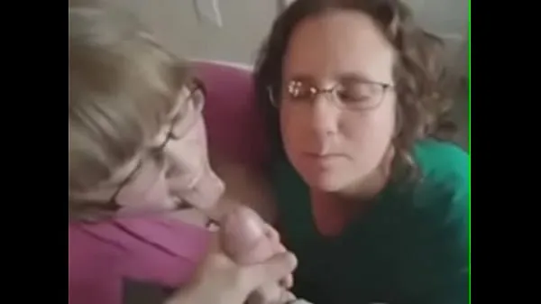 Veliki Two amateur blowjob chicks receive cum on their face and glasses najboljši posnetki