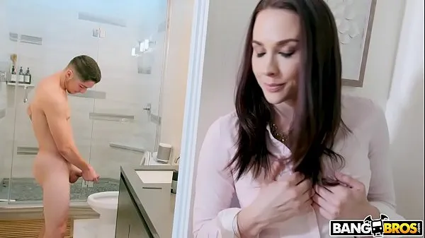 بڑے BANGBROS - Stepmom Chanel Preston Catches Jerking Off In Bathroom بہترین کلپس