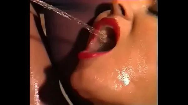 German pornstar Sybille Rauch pissing on another girl's mouth Klip terbaik besar