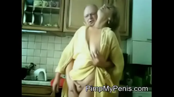 Grote old couple having fun in cithen beste clips