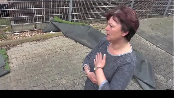 HAUSFRAU FICKEN - German Housewife gets full load on jiggly melons Klip terbaik besar