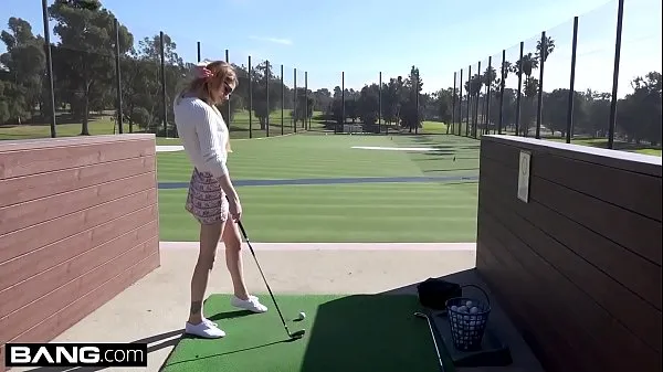 بڑے Nadya Nabakova puts her pussy on display at the golf course بہترین کلپس