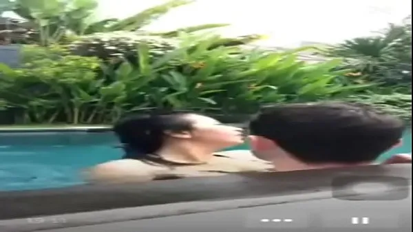 Veliki Indonesian fuck in pool during live najboljši posnetki