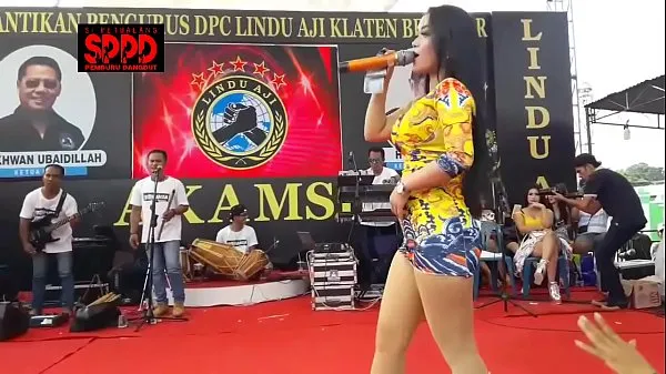Grote Indonesian Erotic Dance - Pretty Sintya Riske Wild Dance on stage beste clips