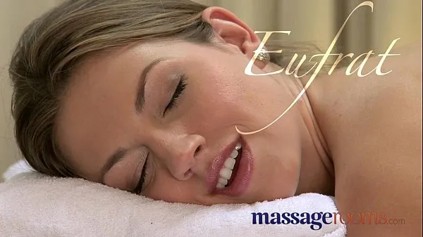 Massage Rooms Hot pebbles sensual foreplay ends in 69er Klip terbaik besar
