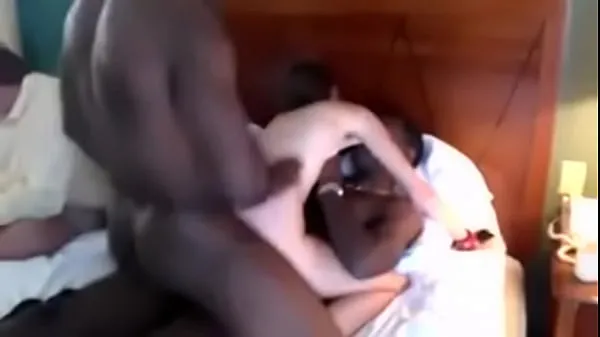 Veliki wife double penetrated by black lovers while cuckold husband watch najboljši posnetki