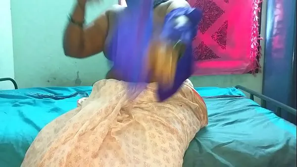 بڑے Slut mom plays with huge tits on cam بہترین کلپس