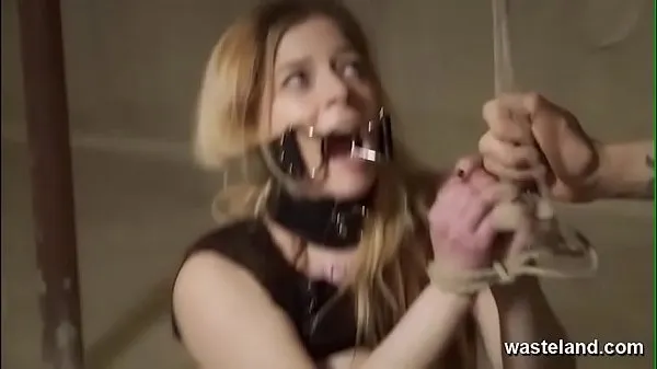 Grandes Blonde Bound And Toyed In BDSM Explorations melhores clipes