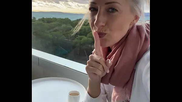 I fingered myself to orgasm on a public hotel balcony in Mallorca Klip terbaik besar