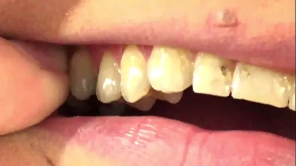 Store Mouth Vore Close Up Of Fifi Foxx Eating Gummy Bears bedste klip