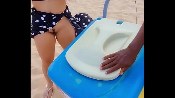 The couple went to the beach to get ready with the popsicle seller João Pessoa Luana Kazaki Clip hay nhất