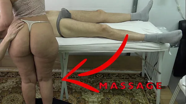 Maid Masseuse with Big Butt let me Lift her Dress & Fingered her Pussy While she Massaged my Dick Klip terbaik besar