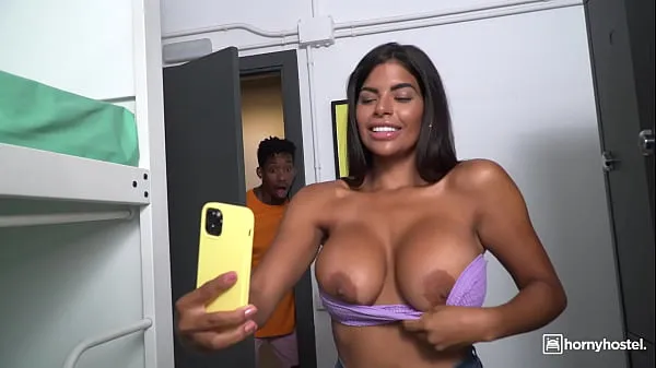 Stora HORNYHOSTEL - (Sheila Ortega, Jesus Reyes) - Huge Tits Venezuela Babe Caught Naked By A Big Black Cock Preview Video bästa klippen