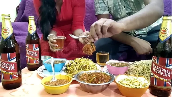 大The mistress made special food for the sahib and while eating food, she kissed the pussy. Hindi with sexy voice. Mumbai ashu最佳剪辑