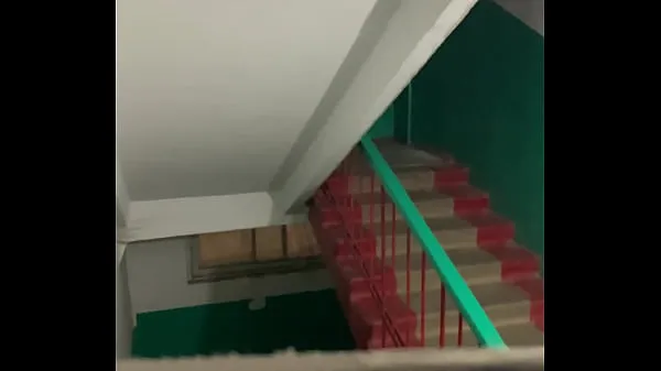 i eavesdrop and spy jerk off on how a young couple fucks right in the entrance on the stairs Klip terbaik besar