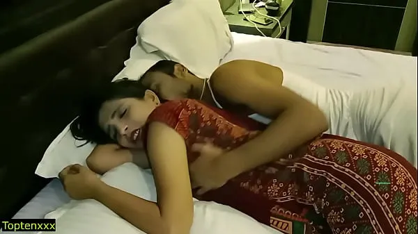 Indian hot beautiful girls first honeymoon sex!! Amazing XXX hardcore sex Klip terbaik besar