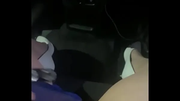 Store Hot nymphet shoves a toy up her pussy in uber car and then lets the driver stick his fingers in her pussy bedste klip