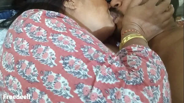 Grandes Meu verdadeiro Bhabhi me ensina a fazer sexo sem minha permissão. Vídeo Hindi Completo melhores clipes