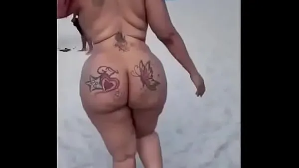 Black chick with big ass on nude beach Klip terbaik besar