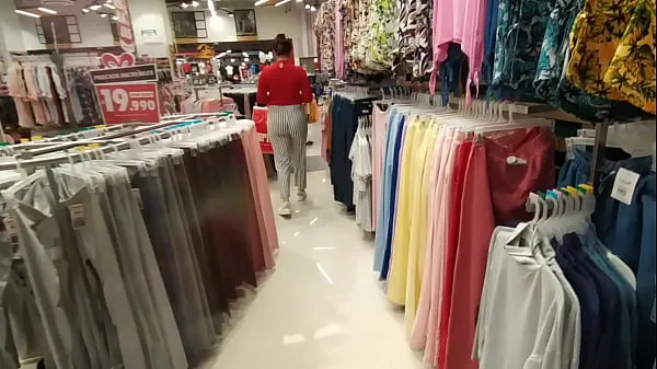 I chase an unknown woman in the clothing store and show her my cock in the fitting rooms Klip terbaik besar