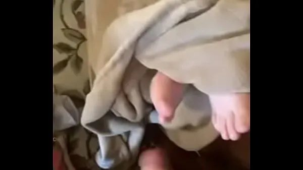 Nagy Cum on my sleepy mothers feet legjobb klipek