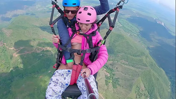 Wet Pussy SQUIRTING IN THE SKY 2200m High In The Clouds while PARAGLIDING أفضل المقاطع الكبيرة