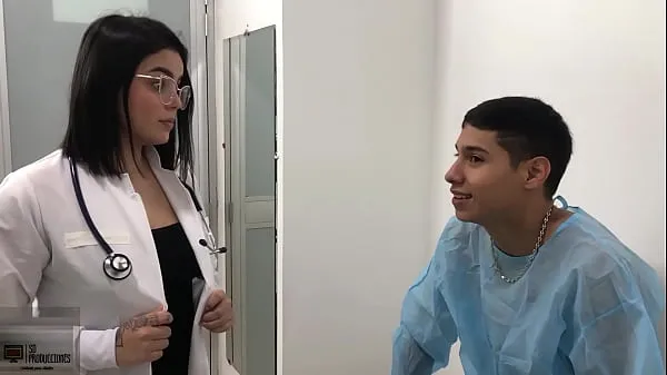 The doctor sucks the patient's dick, She says that for my treatment I must fuck her pussy FULL STORY أفضل المقاطع الكبيرة