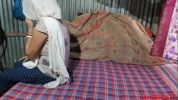 Grandes Esposa musulmana tiene sexo con un chico hindú en casa mejores clips