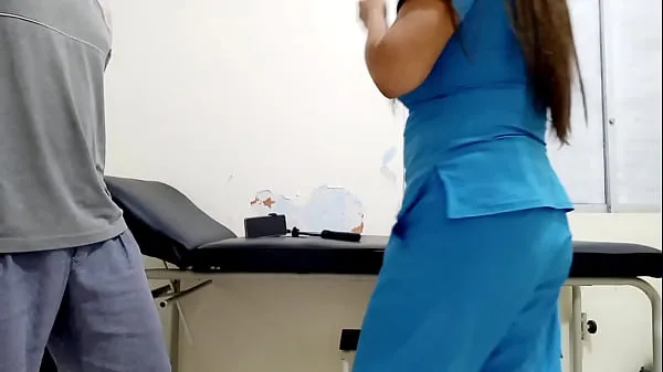 The sex therapy clinic is active!! The doctor falls in love with her patient and asks him for slow, slow sex in the doctor's office. Real porn in the hospital Klip terbaik besar