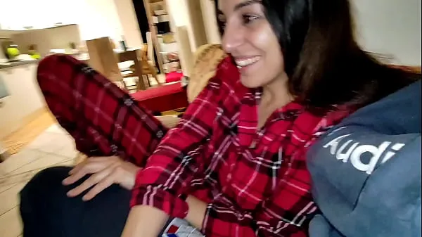 Velké Wife in pajamas fucks a friend in silence while her husband is in the room nejlepší klipy