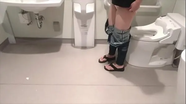 Büyük Amateur] A female student masturbates in the supermarket training room because she can't hold back en iyi Klipler
