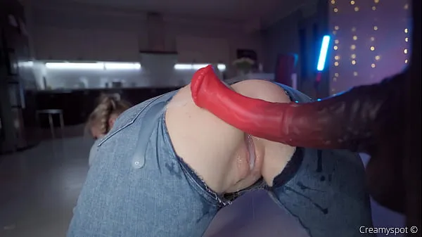Store Big Ass Teen in Ripped Jeans Gets Multiply Loads from Northosaur Dildo bedste klip