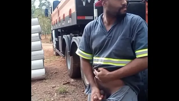 ビッグ Worker Masturbating on Construction Site Hidden Behind the Company Truck ベスト クリップ
