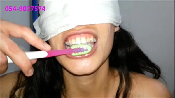 Nagy Sharon From Tel-Aviv Brushes Her Teeth With Cum legjobb klipek
